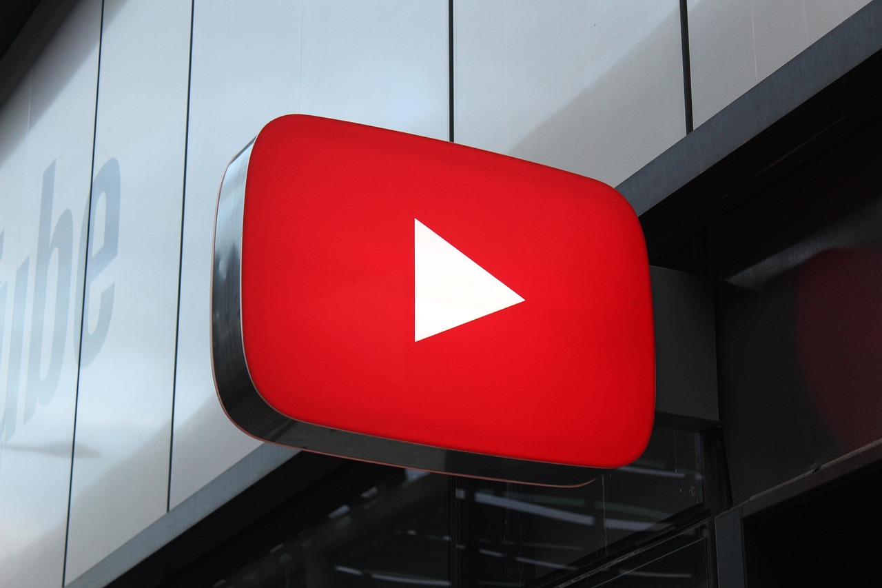 How to Write Viral YouTube Titles Using AI (What Actually Works in 2026)